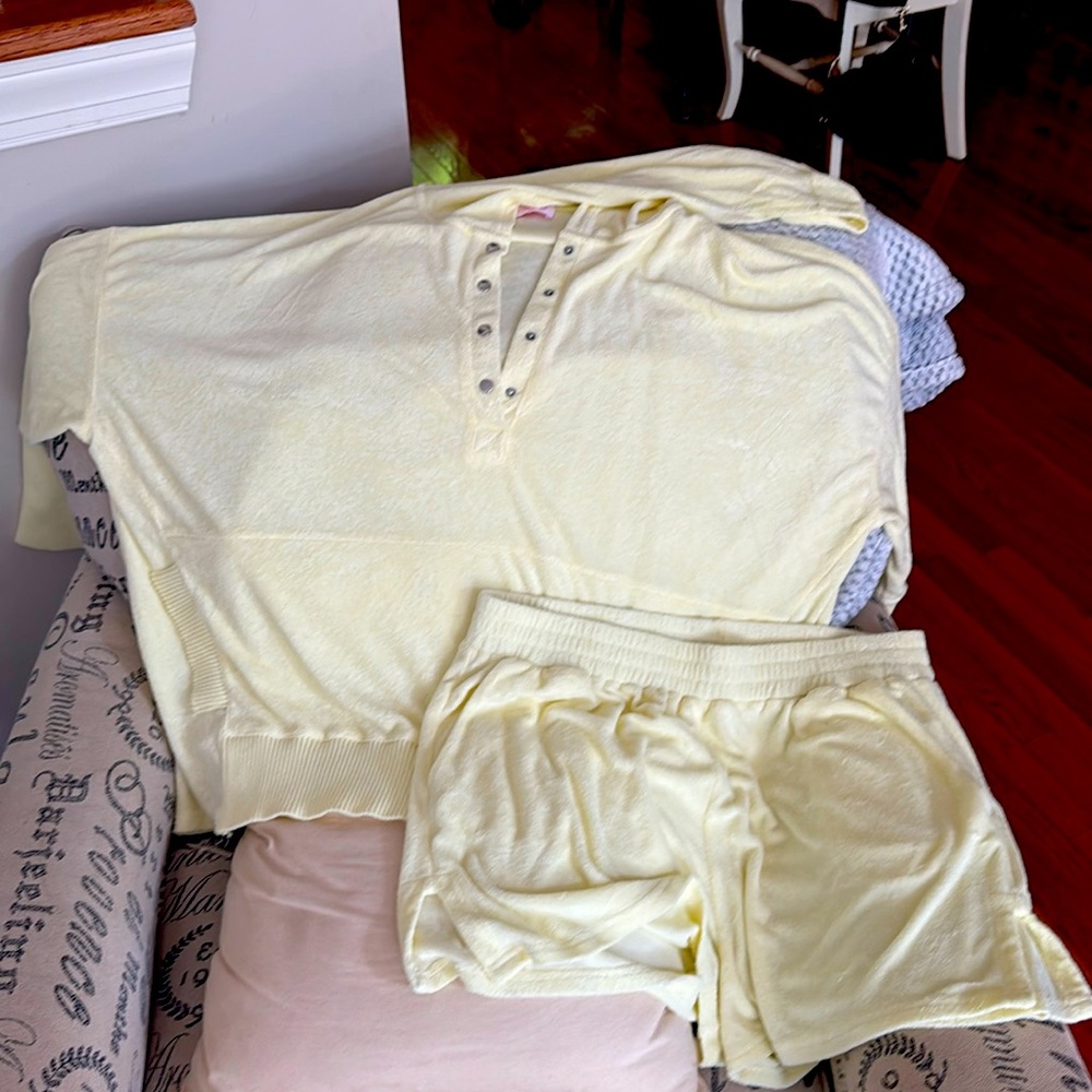 Yellow terry cloth hooded short set